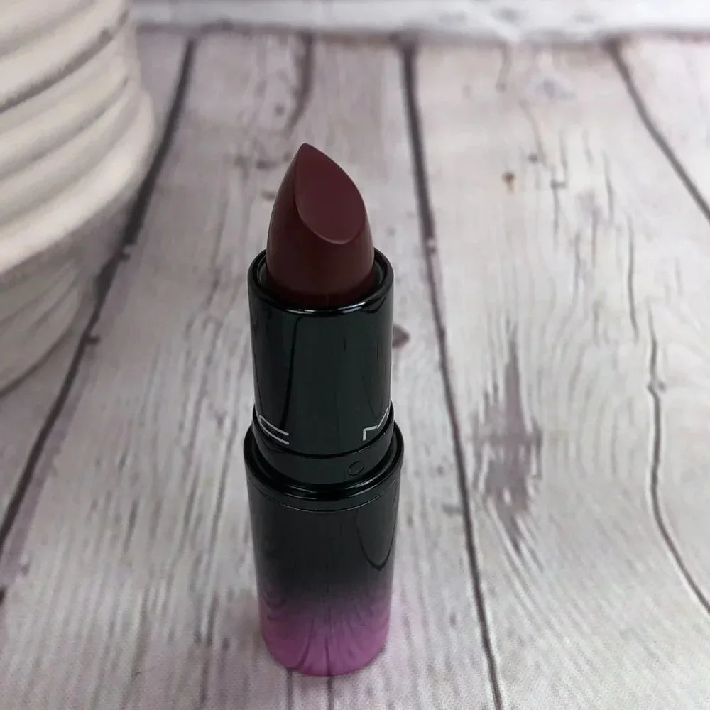 MAC love me lipstick 410 LA FEMME
